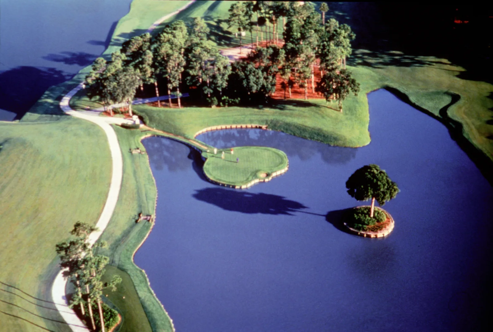 Vista aerea del green a isola della buca 17 al TPC Sawgrass